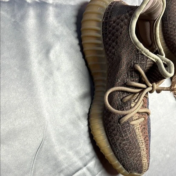 Yeezy Boost 350 v2 unisex UK size 4 brown/ blue us 4 1/2 used - Picture 6 of 16